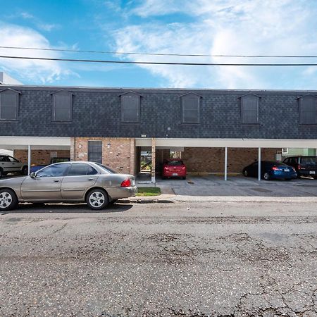 Bright & Airy Apt Close To Everything With Free Park Apartment Houston Bagian luar foto