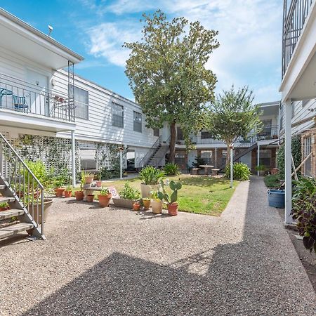 Bright & Airy Apt Close To Everything With Free Park Apartment Houston Bagian luar foto