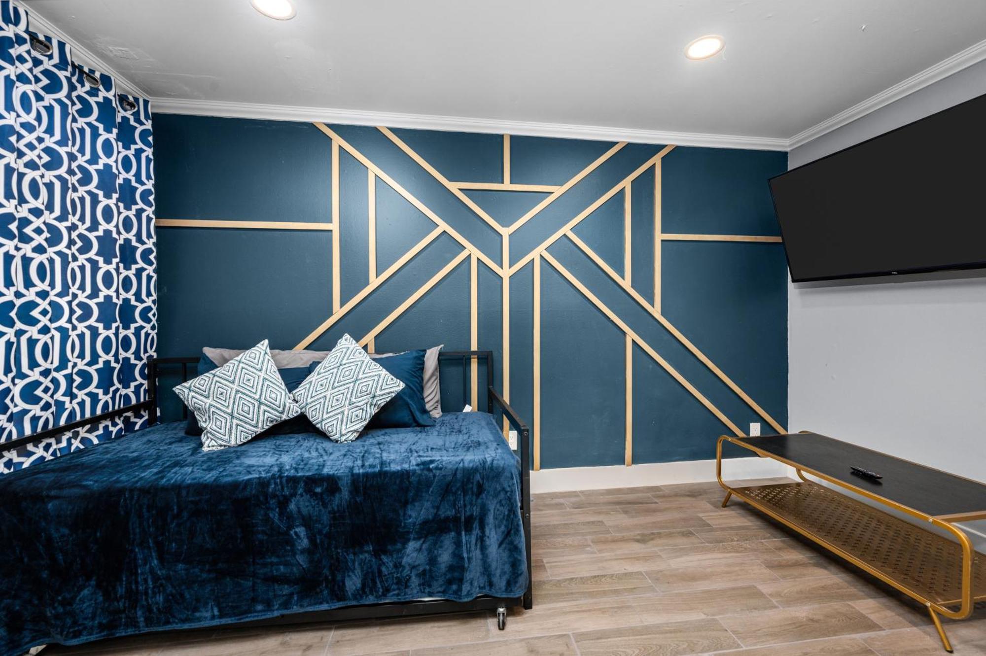 Bright & Airy Apt Close To Everything With Free Park Apartment Houston Bagian luar foto